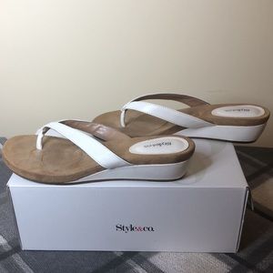 Thong Sandals White7.5M